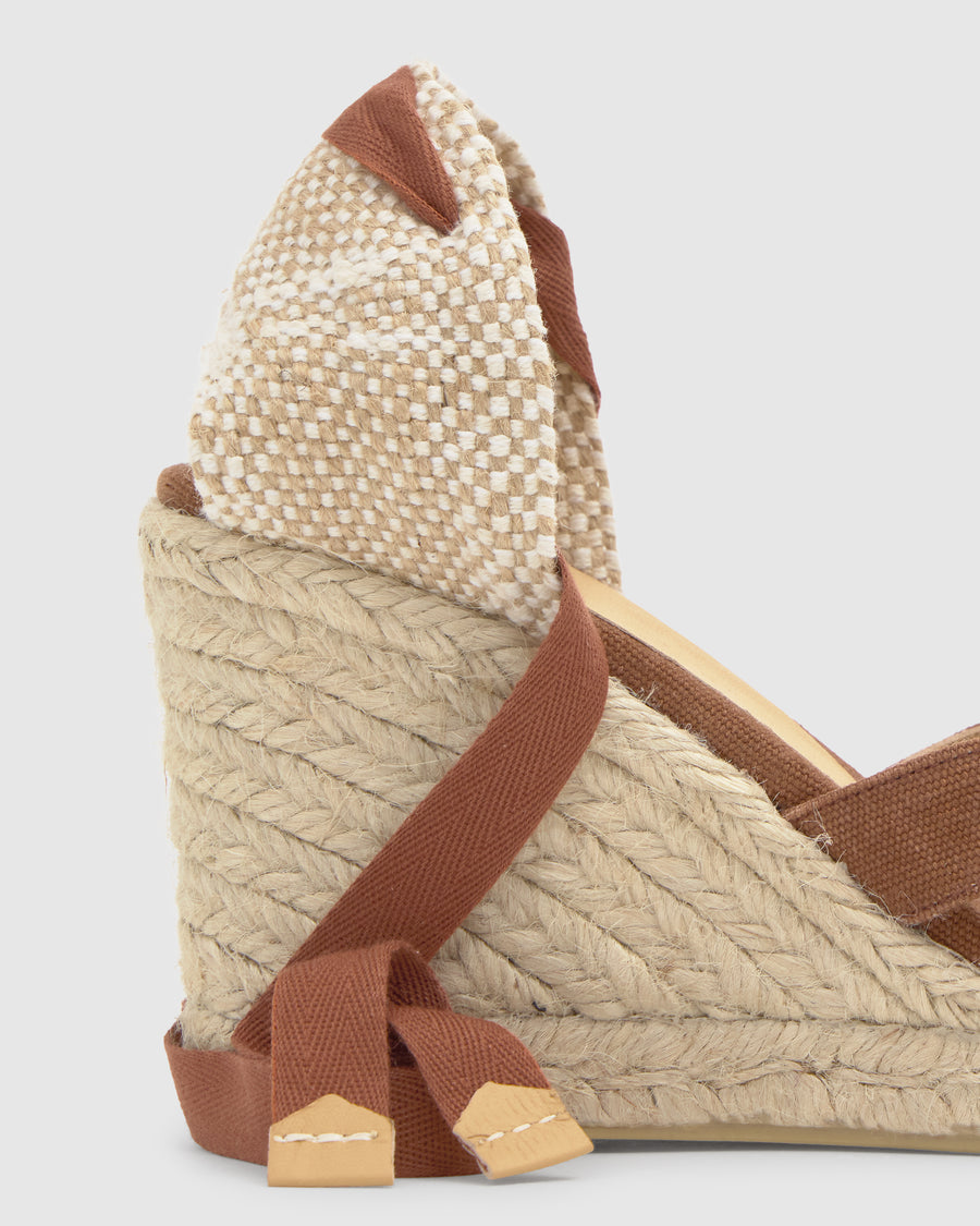 BAILEY/8/002  PECAN